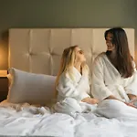 Rego - Boutique & Serenity With Some Off-site In The Heart Of Center 4*