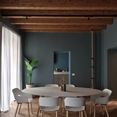Rego Borfuro - Boutique & With Some Off-site In The Heart Of Center דירה 4*