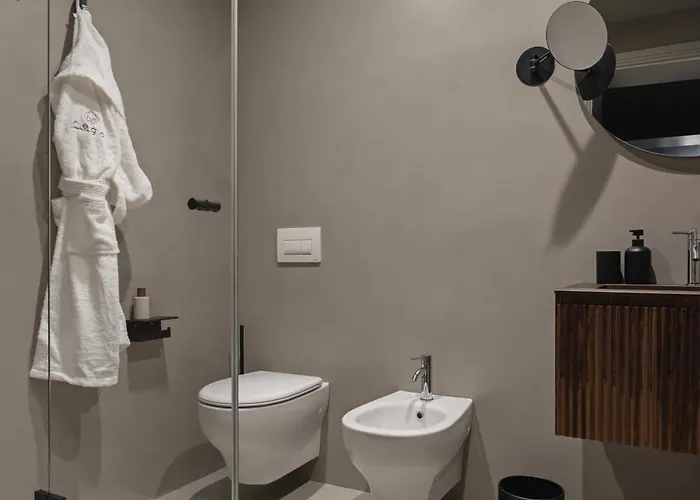 Rego - Boutique & Serenity With Some Off-site In The Heart Of Center Apartment